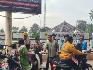 Indahnya Berbagi! Pramuka Kwaran Rancabungur Gelar Aksi Bagi Takjil Ramadan